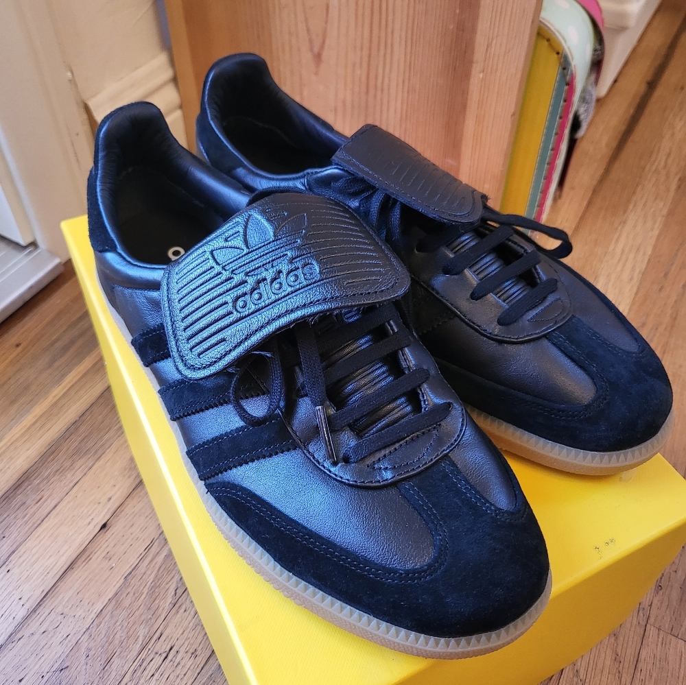 Adidas Samba All Blacks- never worn